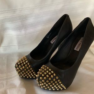 Steve Madden black leather gold studded pumps
